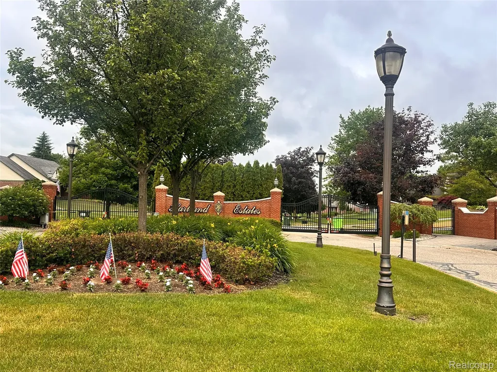 9095 Rotondo Drive Hartland Township MI 48855