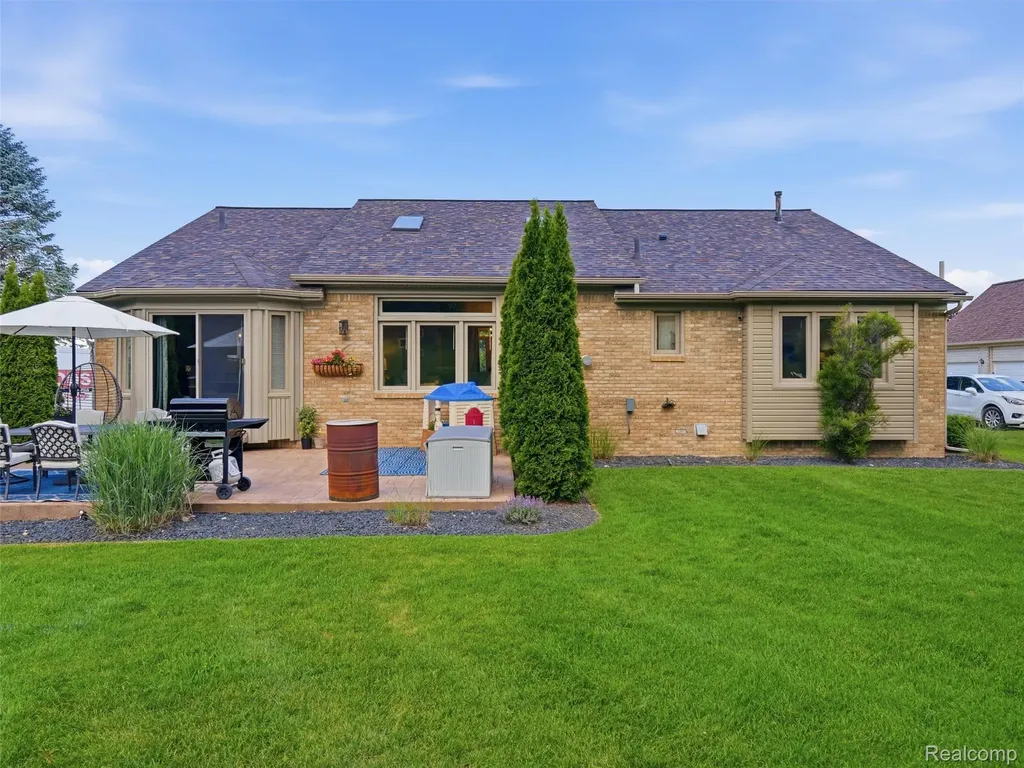 9095 Rotondo Drive Hartland Township MI 48855
