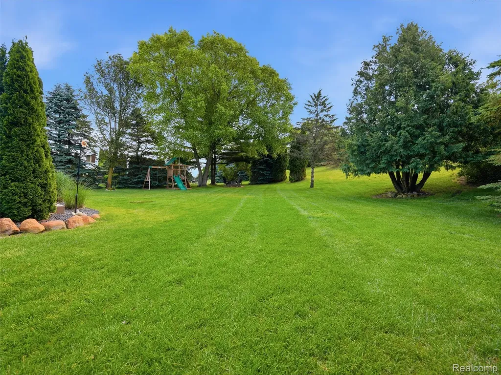 9095 Rotondo Drive Hartland Township MI 48855