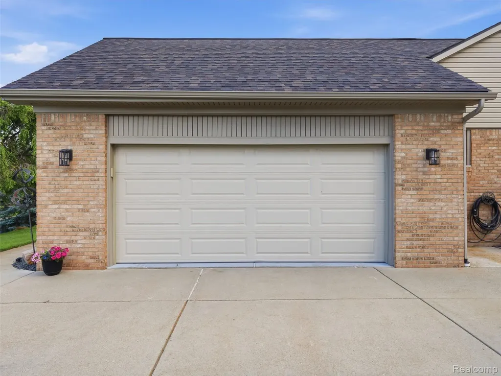 9095 Rotondo Drive Hartland Township MI 48855