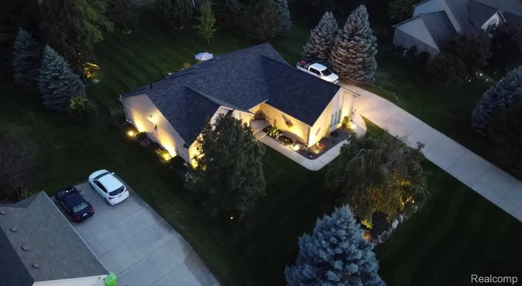 9095 Rotondo Drive Hartland Township MI 48855