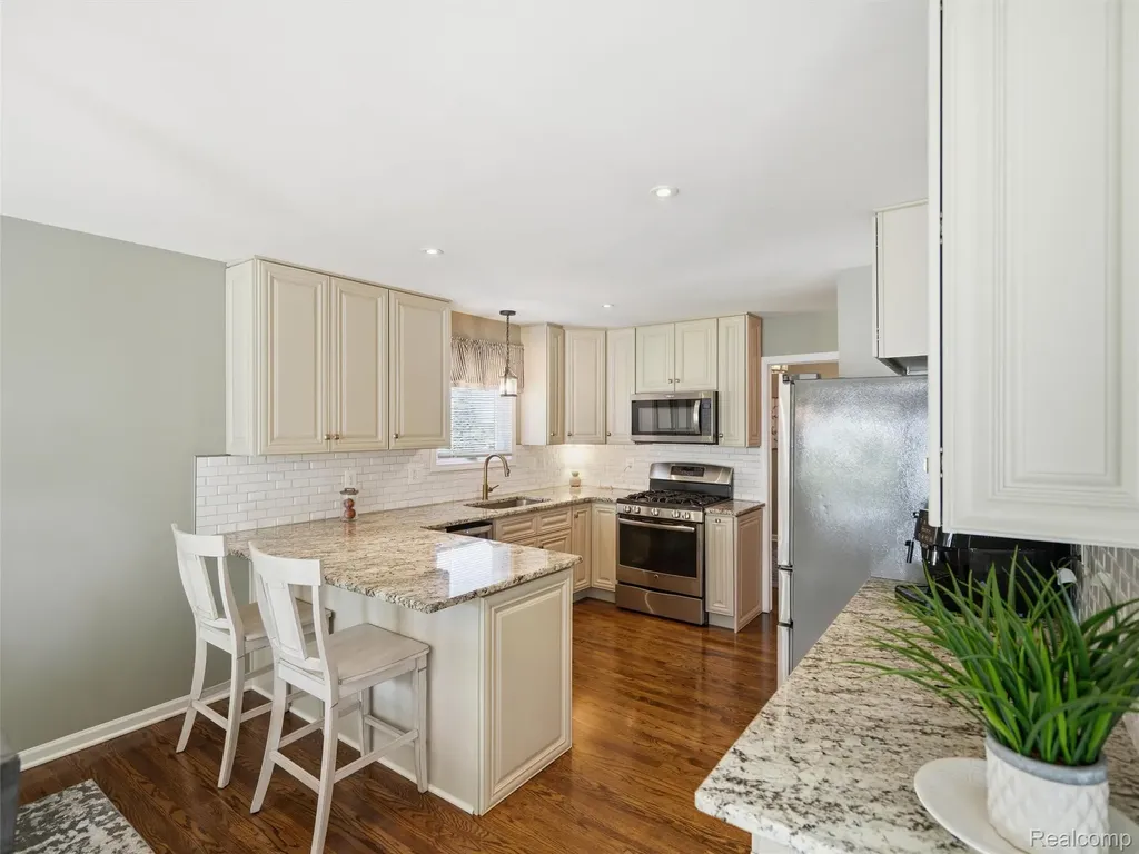 9095 Rotondo Drive Hartland Township MI 48855
