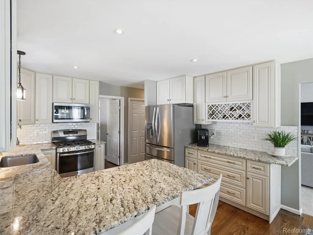 9095 Rotondo Drive Hartland Township MI 48855