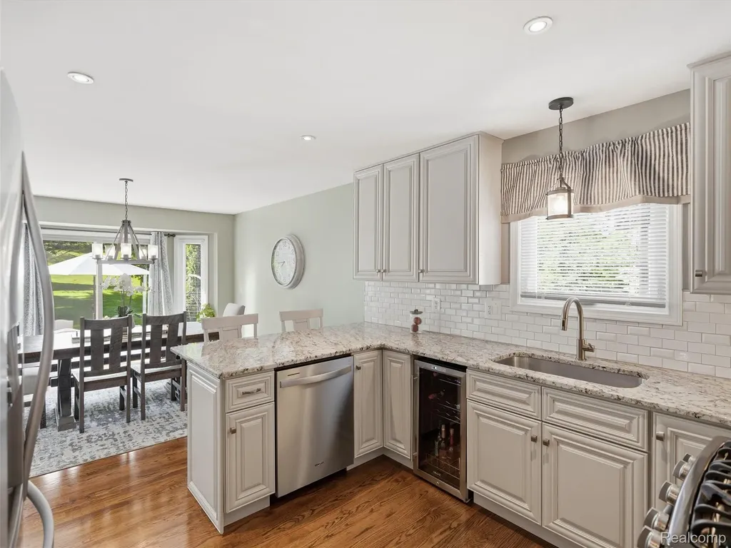 9095 Rotondo Drive Hartland Township MI 48855