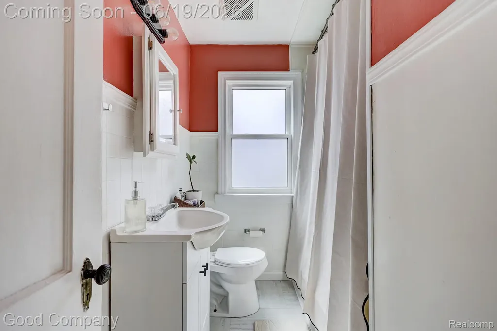 521 E Chesterfield Street Ferndale City MI 48220