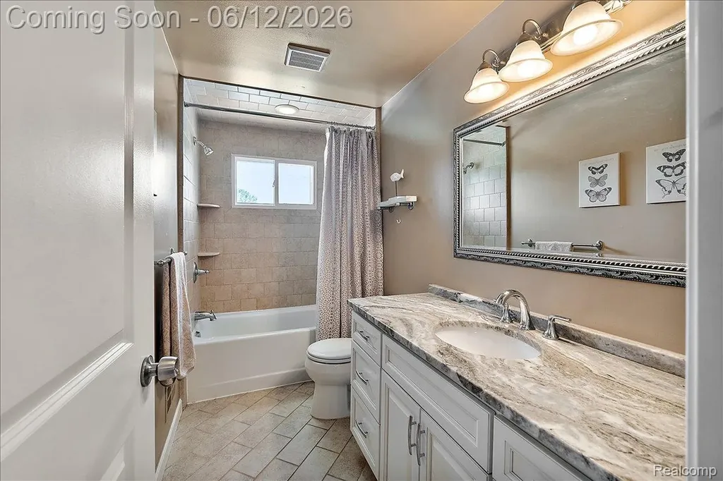 22461 Benjamin Street St. Clair Shores City MI 48081