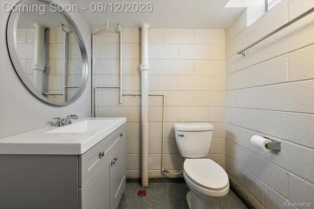 22461 Benjamin Street St. Clair Shores City MI 48081