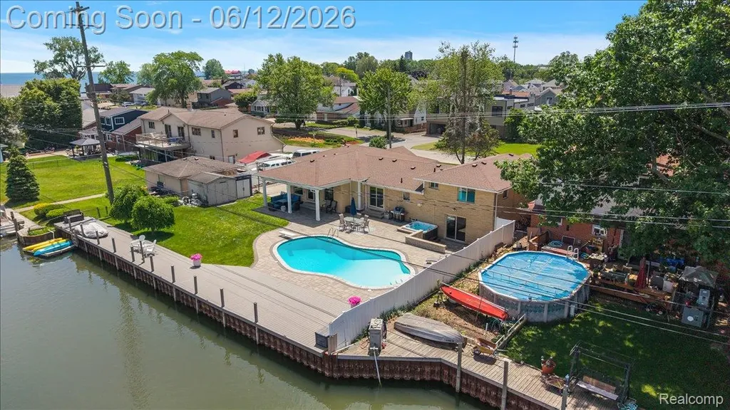 22461 Benjamin Street St. Clair Shores City MI 48081