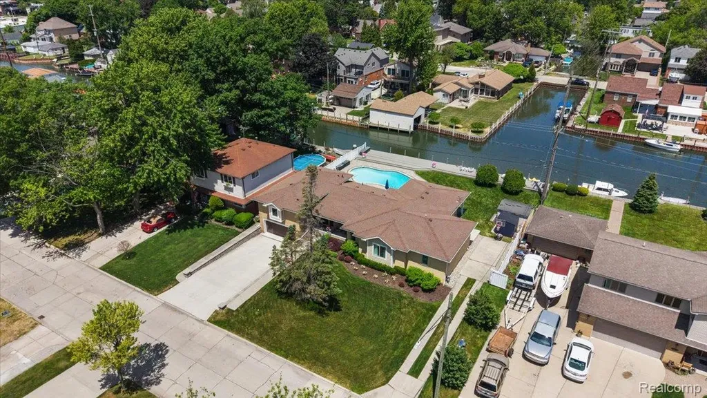 22461 Benjamin Street St. Clair Shores City MI 48081