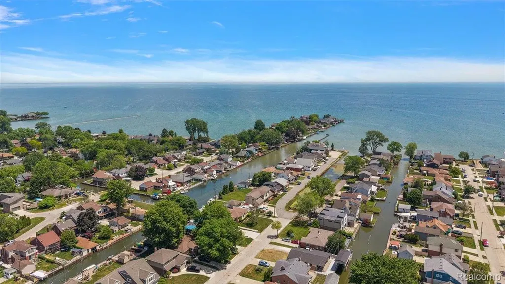 22461 Benjamin Street St. Clair Shores City MI 48081