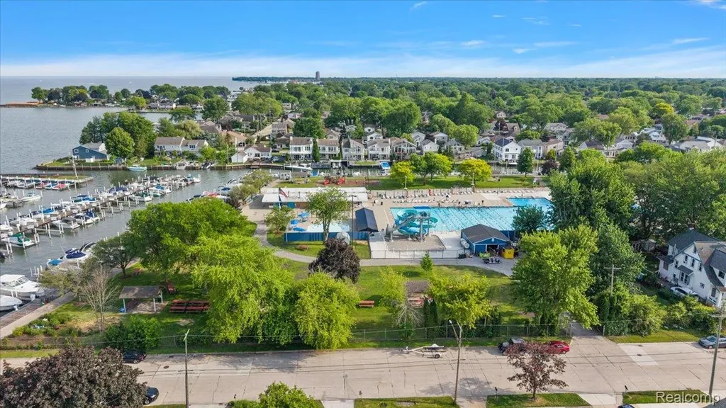22461 Benjamin Street St. Clair Shores City MI 48081