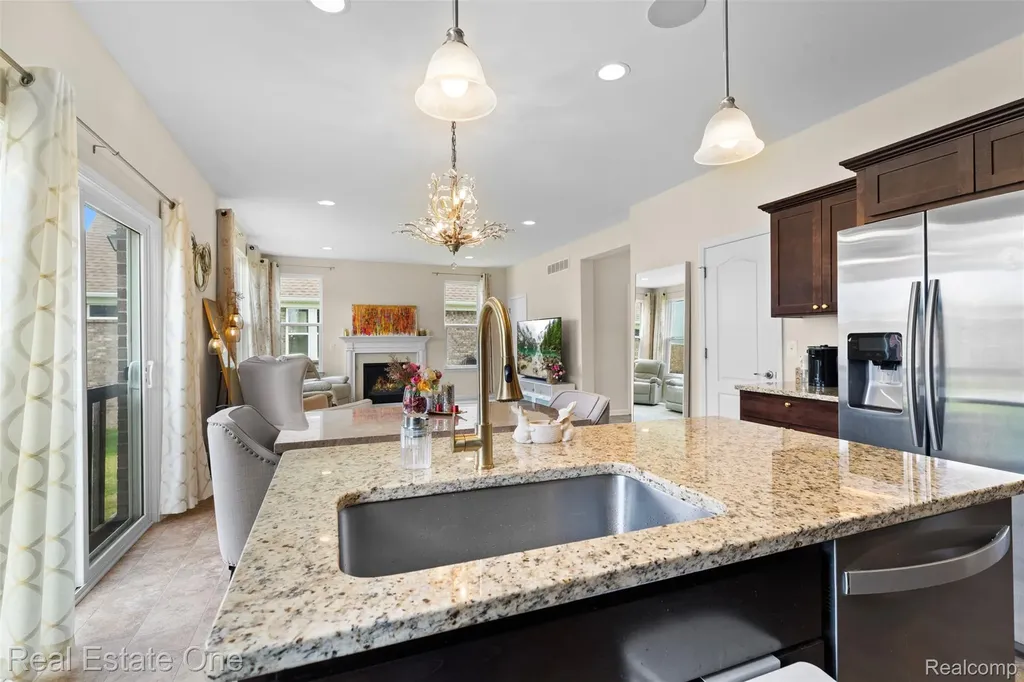 36950 Everett Drive Westland City MI 48185