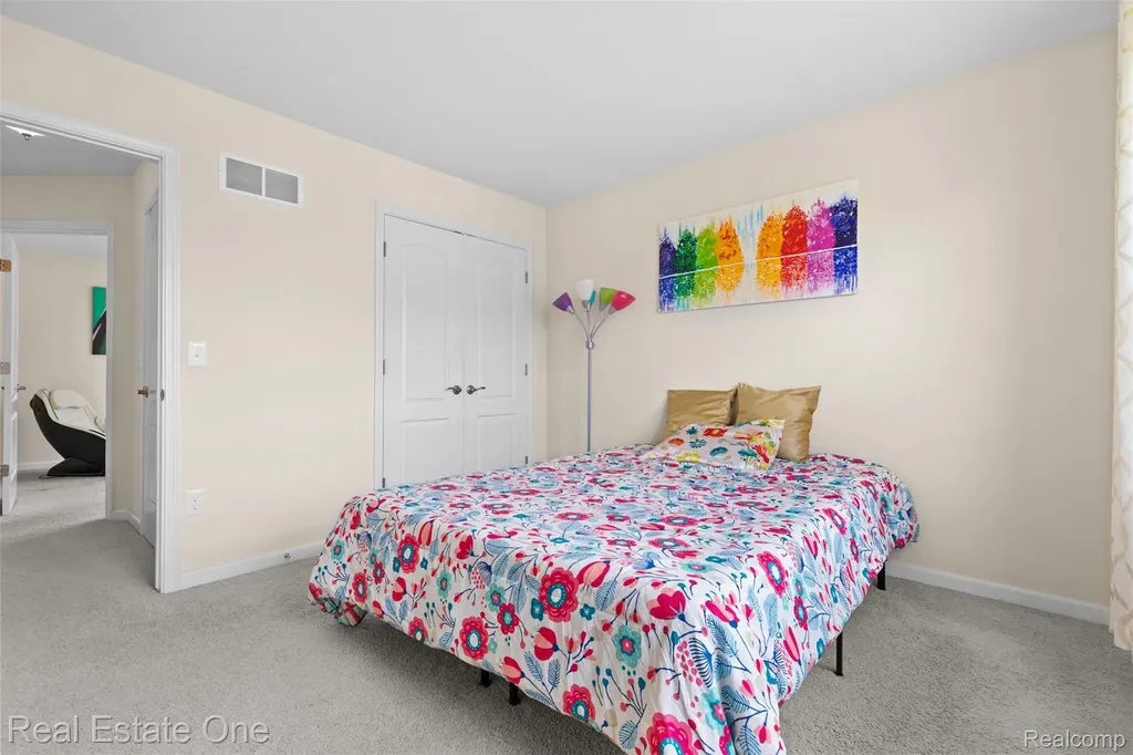 36950 Everett Drive Westland City MI 48185