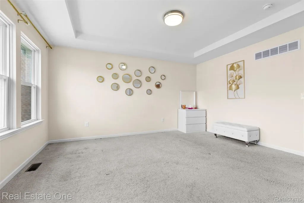 36950 Everett Drive Westland City MI 48185