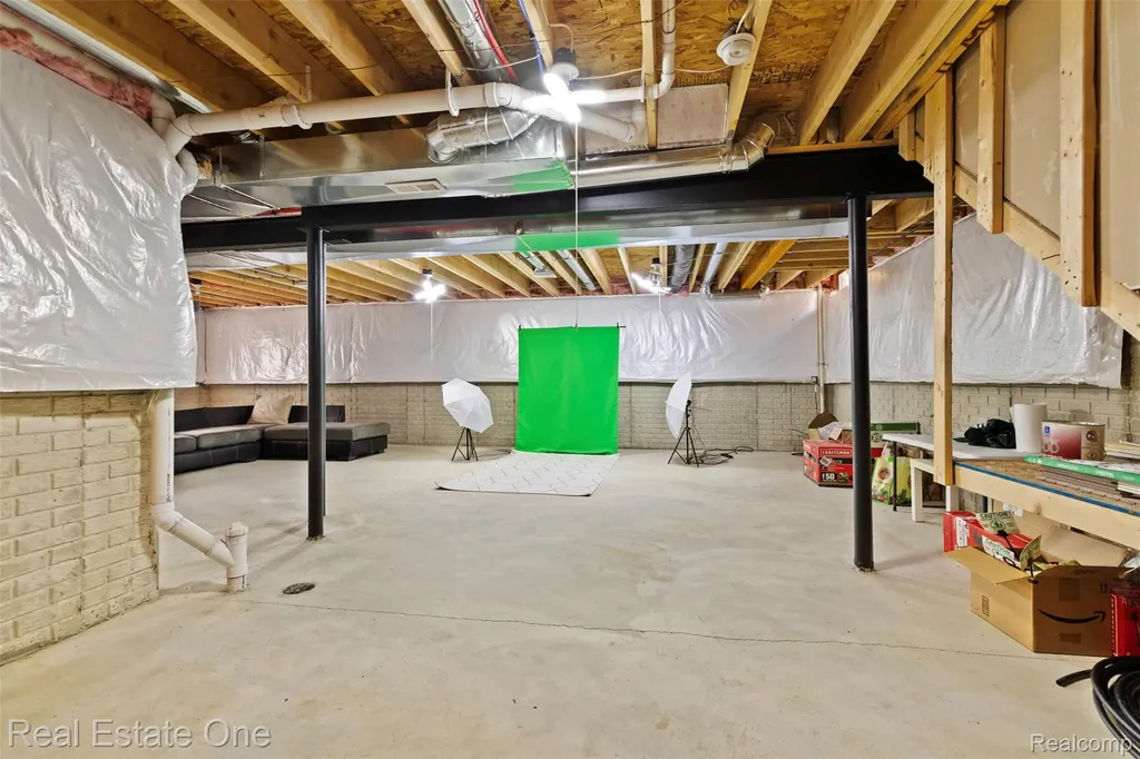 36950 Everett Drive Westland City MI 48185