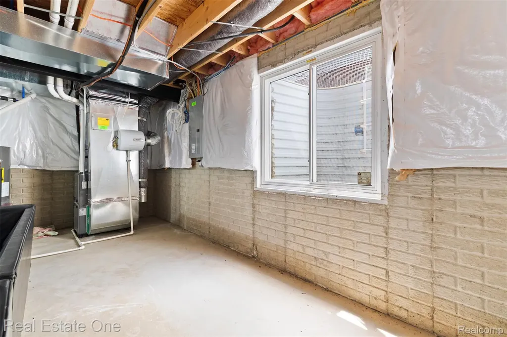 36950 Everett Drive Westland City MI 48185