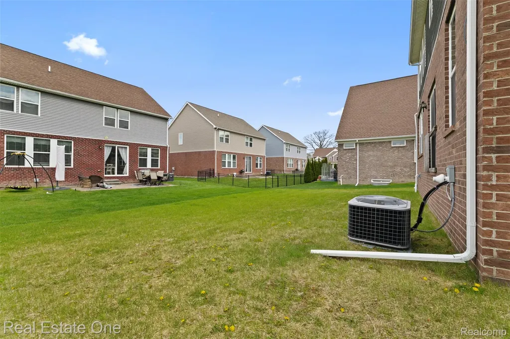 36950 Everett Drive Westland City MI 48185