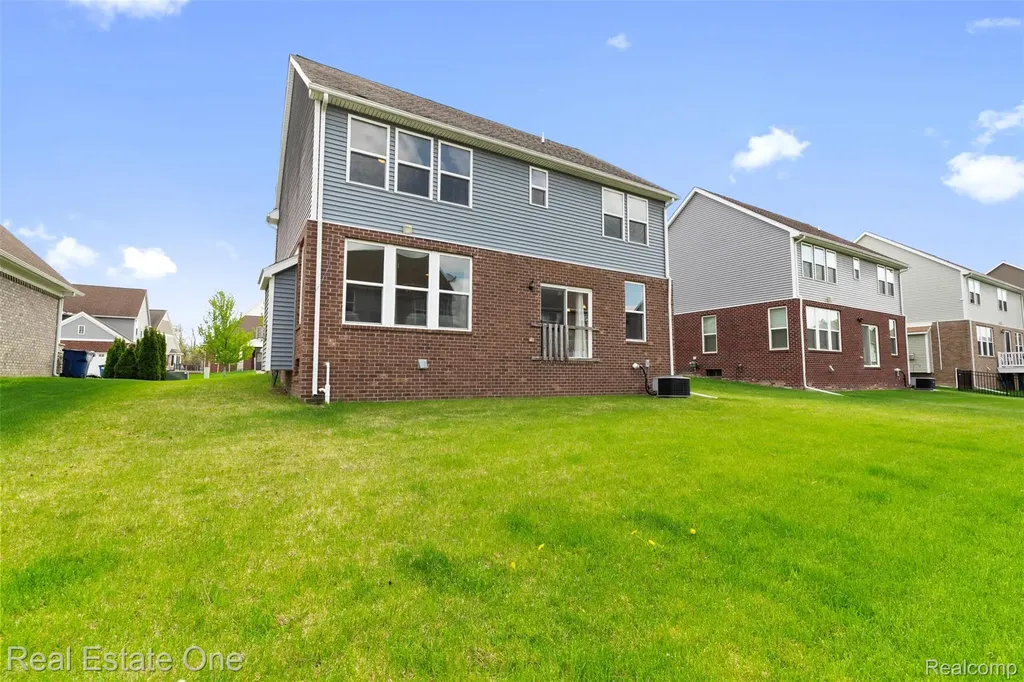 36950 Everett Drive Westland City MI 48185