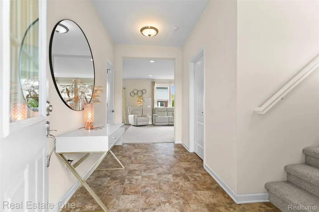 36950 Everett Drive Westland City MI 48185