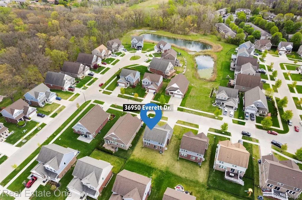 36950 Everett Drive Westland City MI 48185