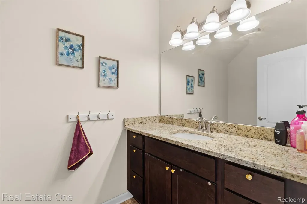 36950 Everett Drive Westland City MI 48185