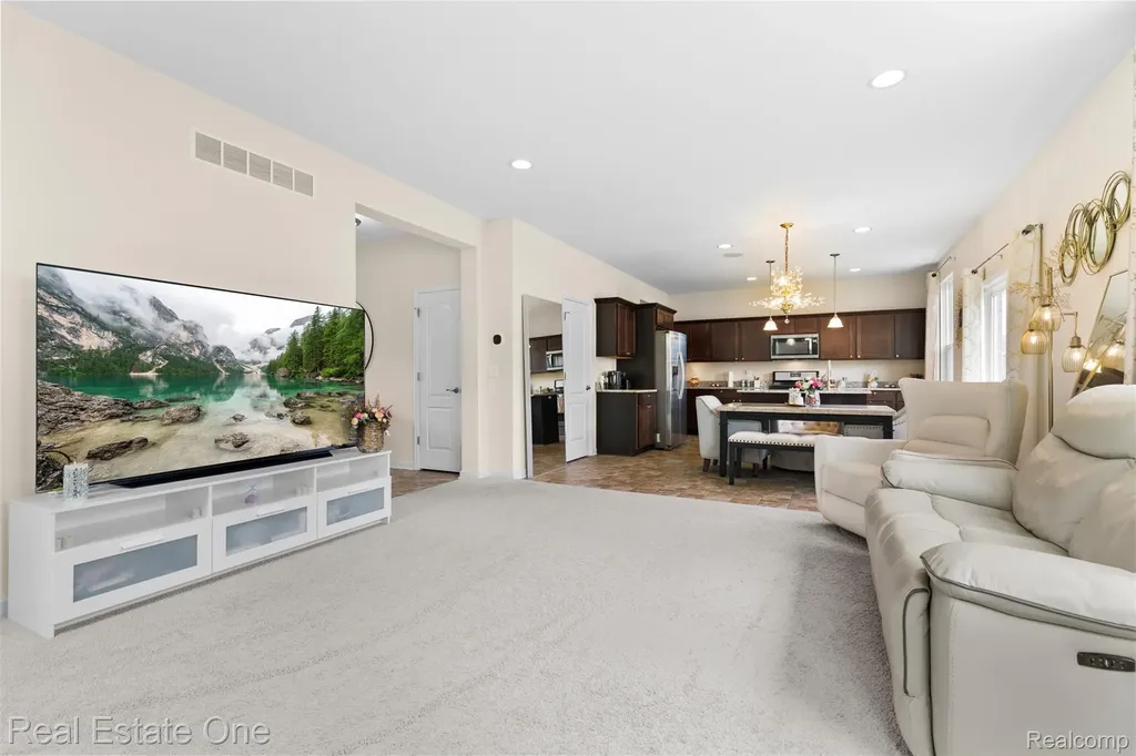 36950 Everett Drive Westland City MI 48185