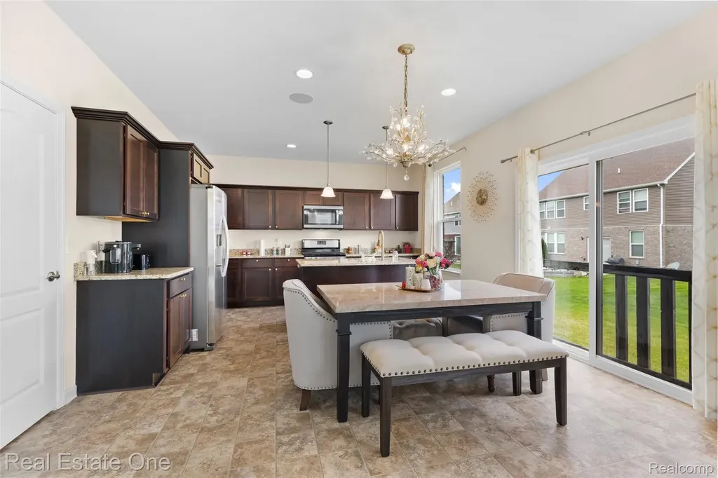 36950 Everett Drive Westland City MI 48185