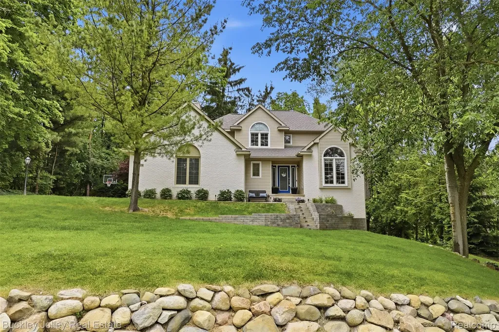 7829 Hillside Lakes Drive Hamburg Township MI 48116