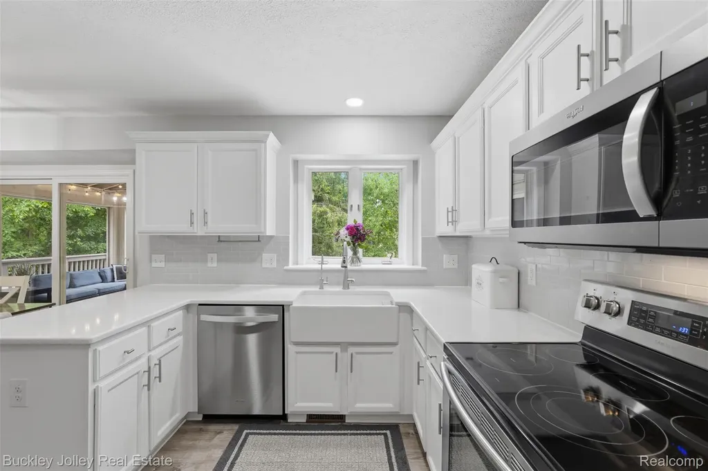 7829 Hillside Lakes Drive Hamburg Township MI 48116