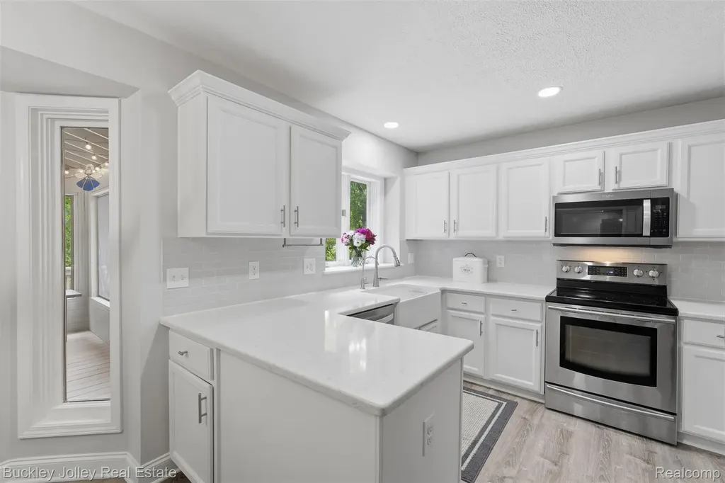 7829 Hillside Lakes Drive Hamburg Township MI 48116