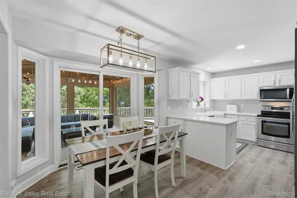 7829 Hillside Lakes Drive Hamburg Township MI 48116