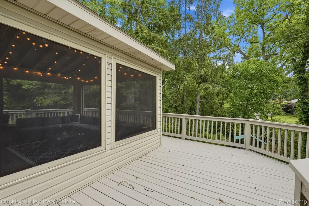 7829 Hillside Lakes Drive Hamburg Township MI 48116