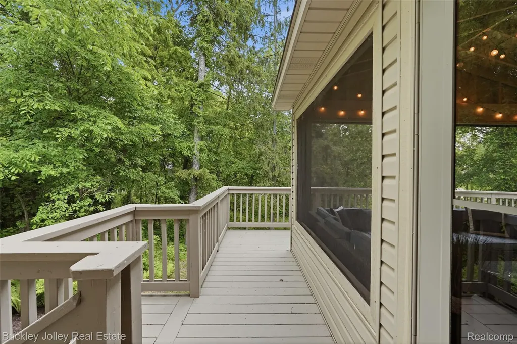 7829 Hillside Lakes Drive Hamburg Township MI 48116