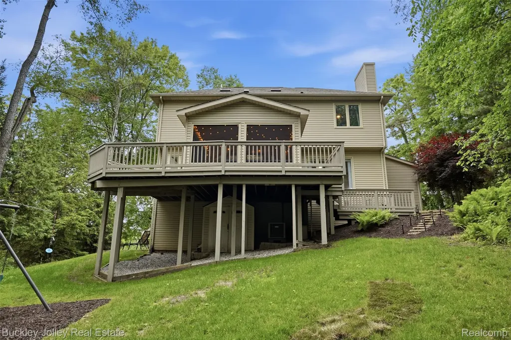 7829 Hillside Lakes Drive Hamburg Township MI 48116