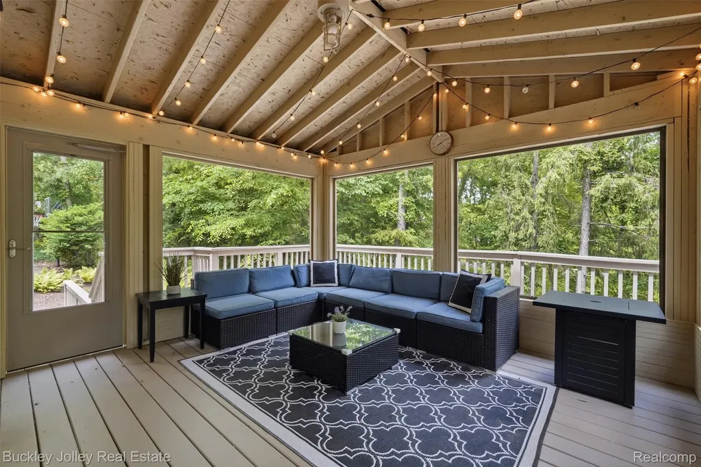 7829 Hillside Lakes Drive Hamburg Township MI 48116