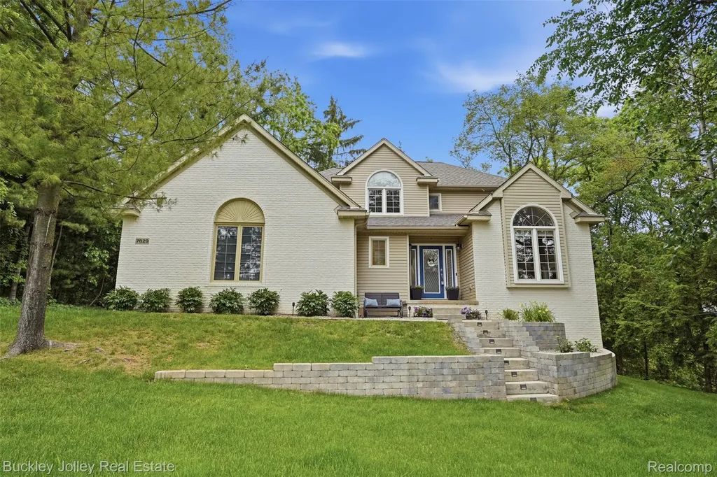 7829 Hillside Lakes Drive Hamburg Township MI 48116