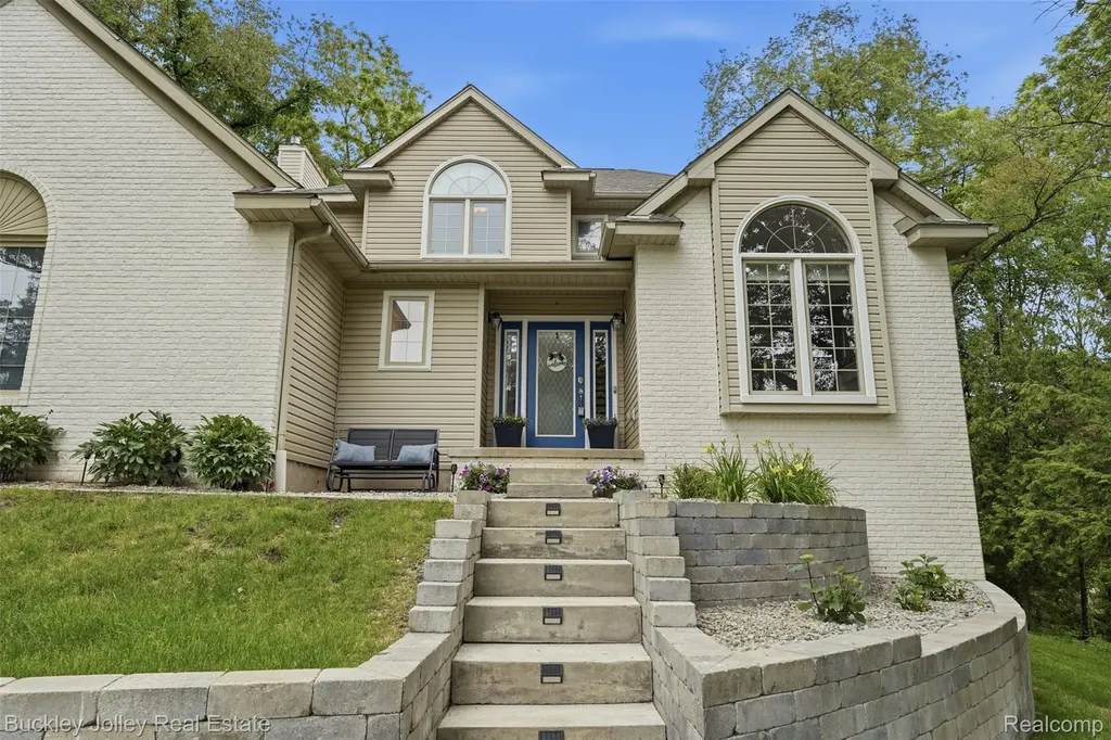 7829 Hillside Lakes Drive Hamburg Township MI 48116