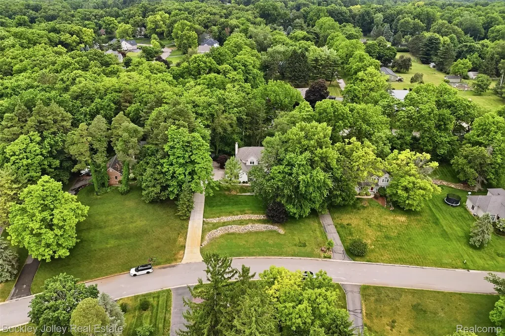 7829 Hillside Lakes Drive Hamburg Township MI 48116