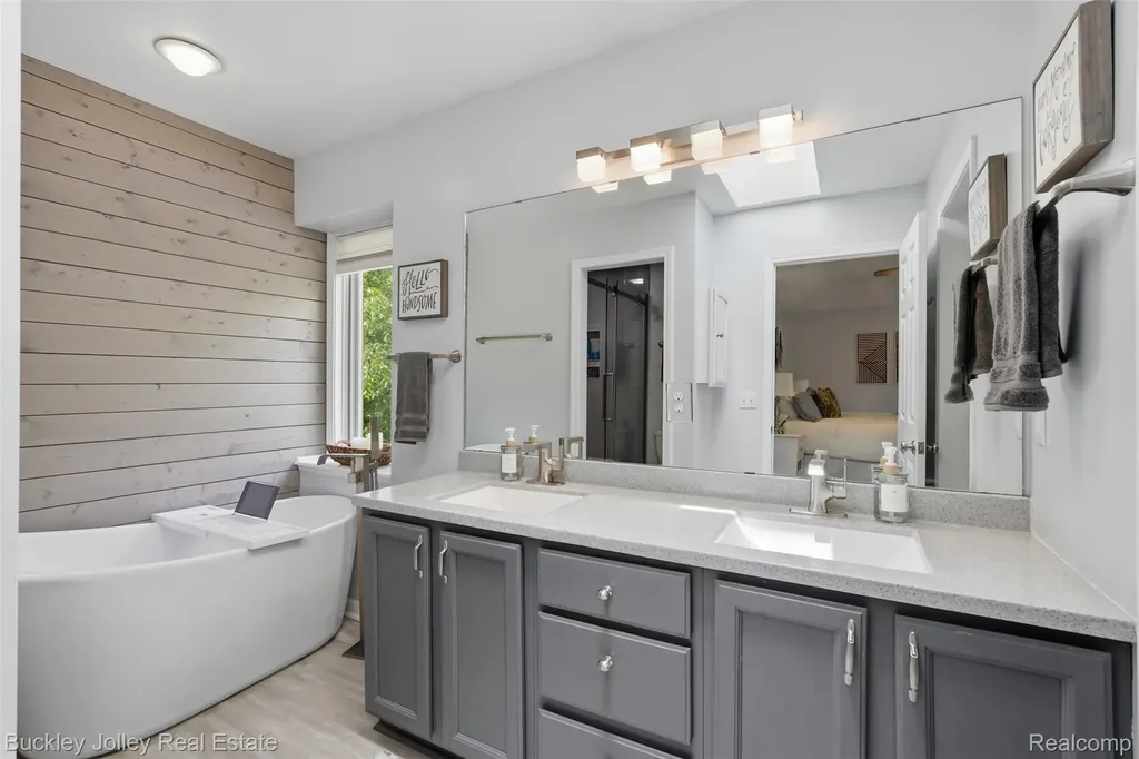 7829 Hillside Lakes Drive Hamburg Township MI 48116