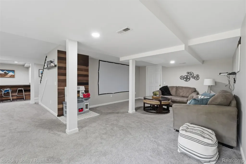 7829 Hillside Lakes Drive Hamburg Township MI 48116