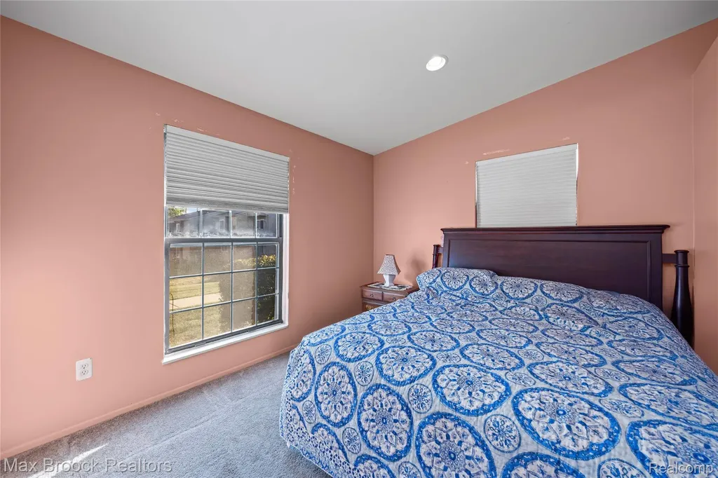 38903 Country Circle Farmington Hills City MI 48331