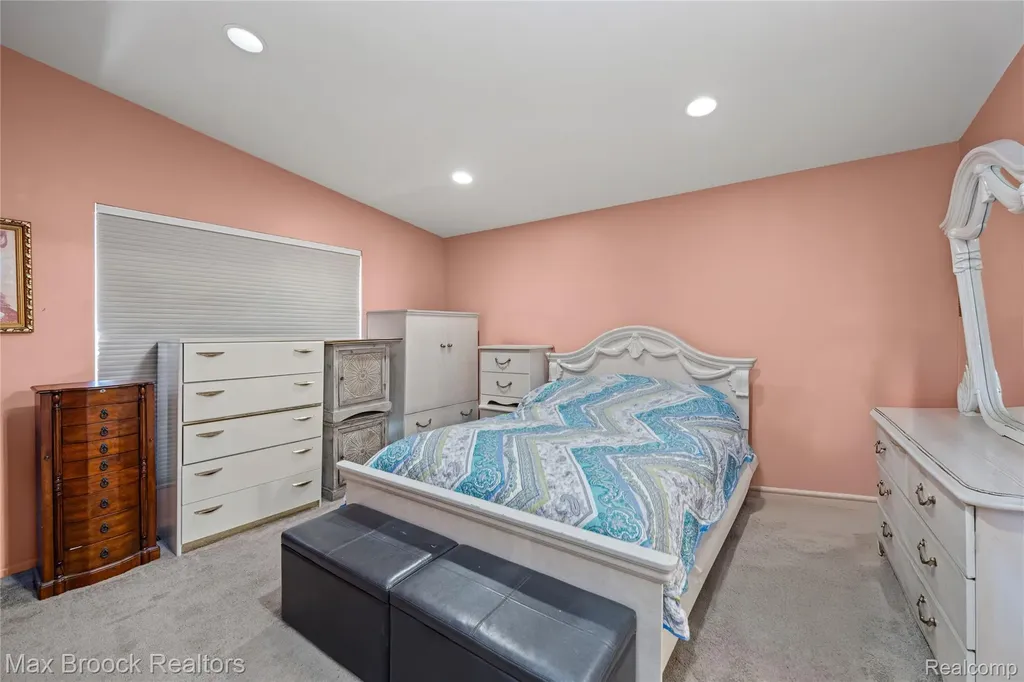38903 Country Circle Farmington Hills City MI 48331