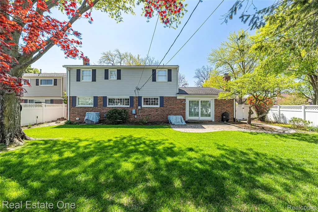 25574 Wilson Drive Dearborn Heights City MI 48127