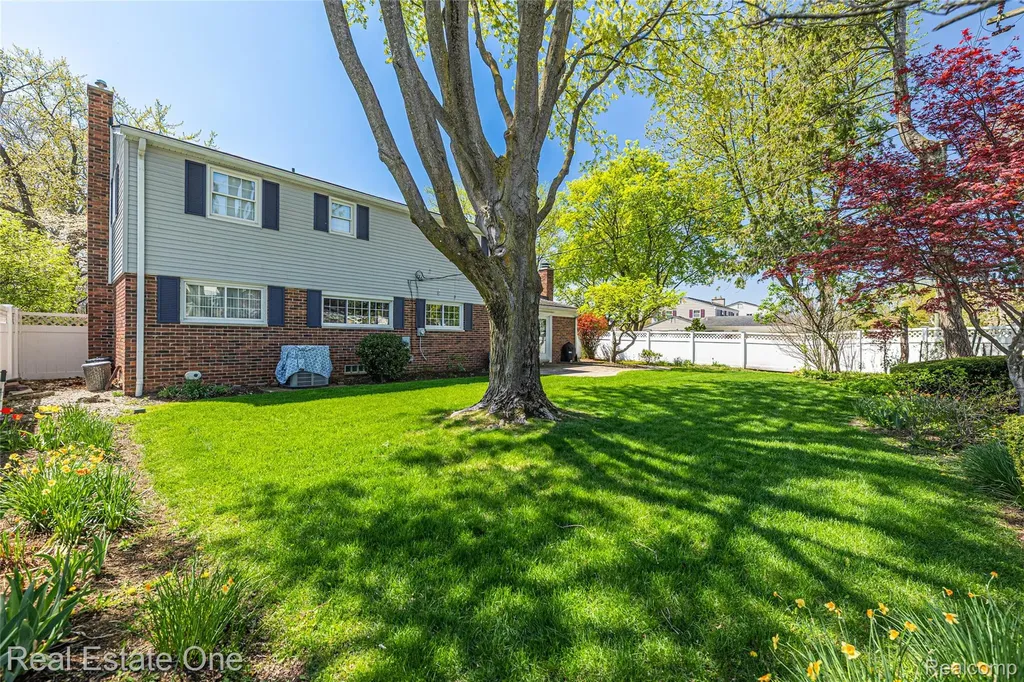 25574 Wilson Drive Dearborn Heights City MI 48127