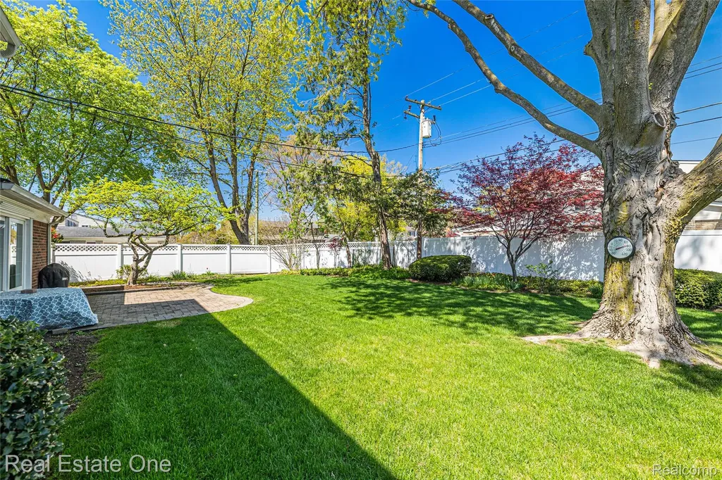 25574 Wilson Drive Dearborn Heights City MI 48127