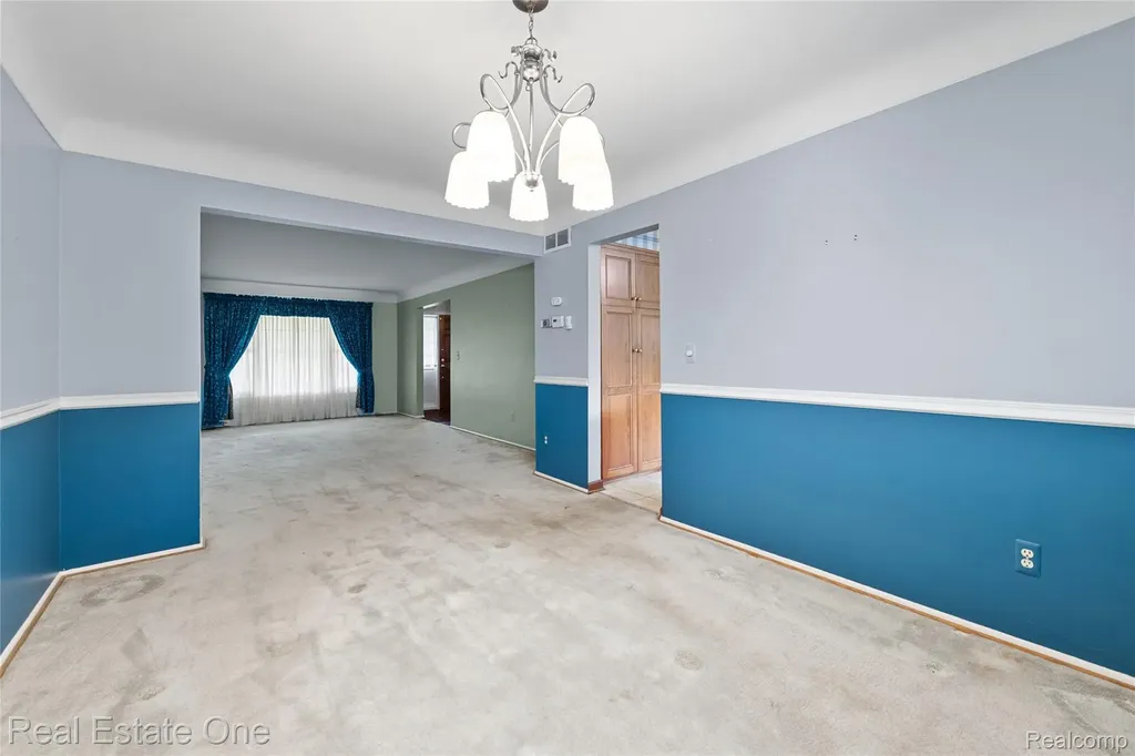 25574 Wilson Drive Dearborn Heights City MI 48127