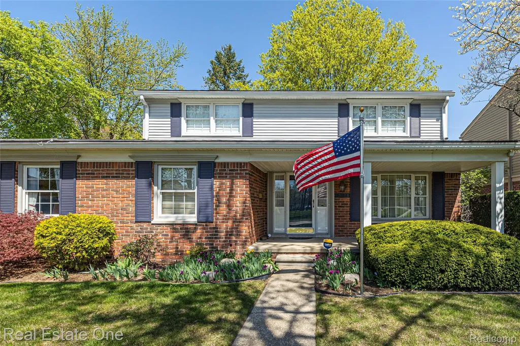 25574 Wilson Drive Dearborn Heights City MI 48127