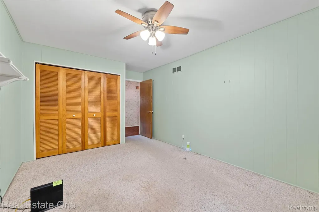 25574 Wilson Drive Dearborn Heights City MI 48127