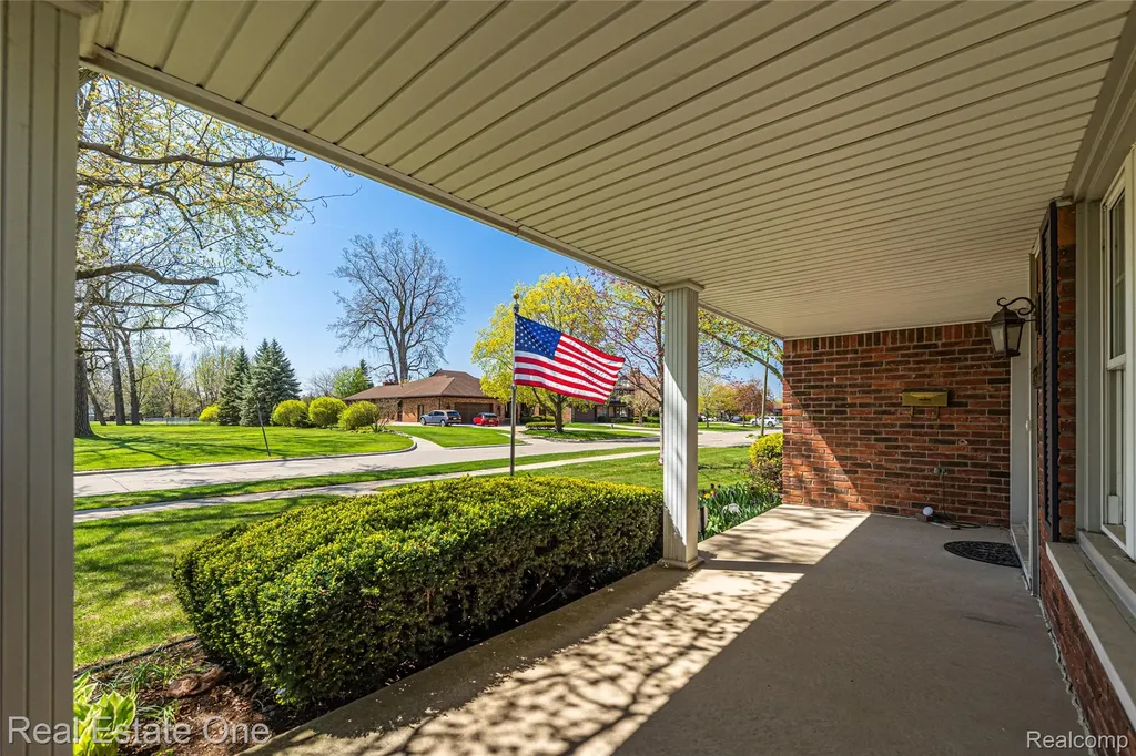 25574 Wilson Drive Dearborn Heights City MI 48127
