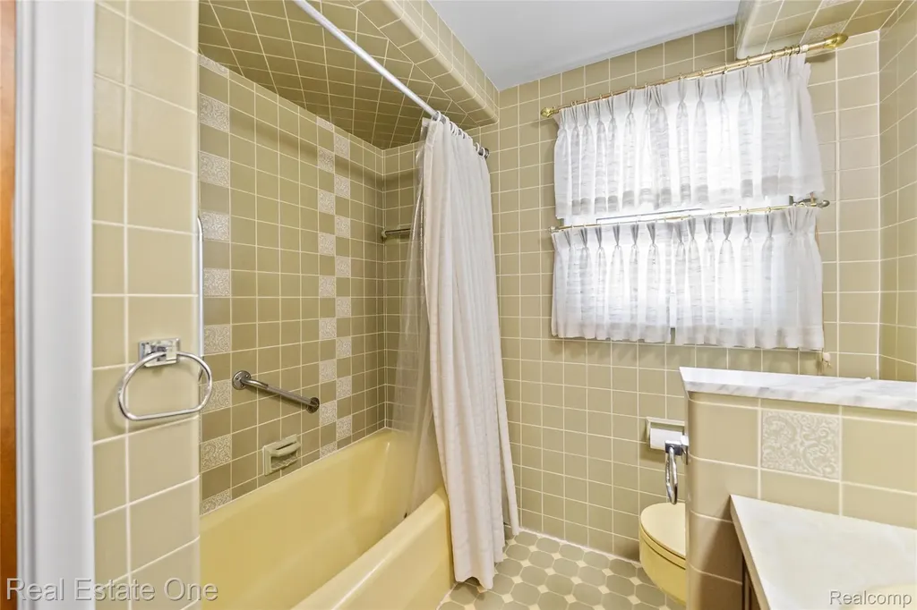 25574 Wilson Drive Dearborn Heights City MI 48127